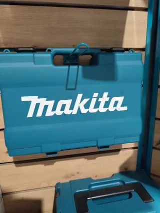 Taladro percutor Makita SDS + maletín