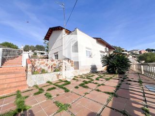 Chalet en venta en Vallirana