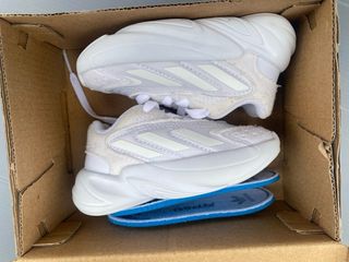 Zapatillas para niña, 10 pares. T.17-22