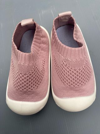 Zapatillas para niña, 10 pares. T.17-22