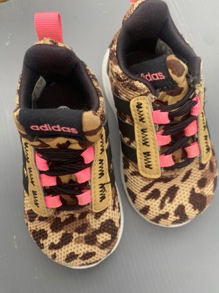 Zapatillas para niña, 10 pares. T.17-22