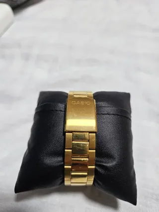 Reloj Casio MTP Dorado Marrón