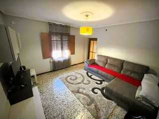 Chalet en venta en Utebo