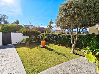 Casa pareada en venta en La Granja-La Colina-Los Pastores en Algeciras