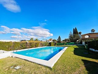 Casa pareada en venta en La Granja-La Colina-Los Pastores en Algeciras