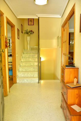 Casa en venta en Parque Alcosa - Jardines del Edén en Sevilla