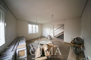 Casa adosada en venta en Tomelloso