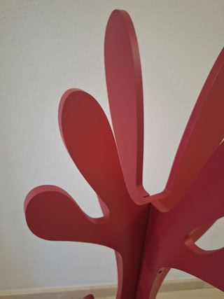 Perchero de pie infantil árbol rojo granate 120cm