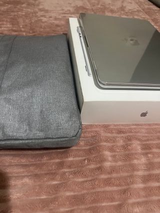 MacBook Air 13” M3 (2024) 16GB RAM
