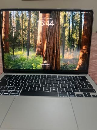MacBook Air 13” M3 (2024) 16GB RAM
