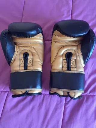 Guantes de boxeo Impacto Negros y Dorados