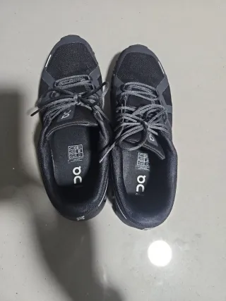 Zapatillas On Running Cloud Negras talla 43