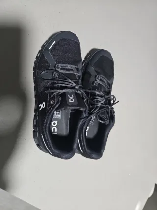 Zapatillas On Running Cloud Negras talla 43