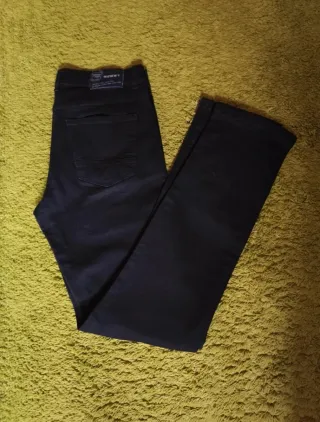 Pantalón vaquero negro