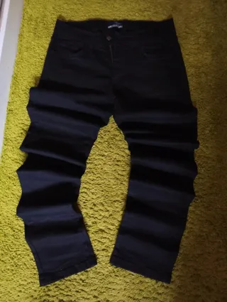 Pantalón vaquero negro