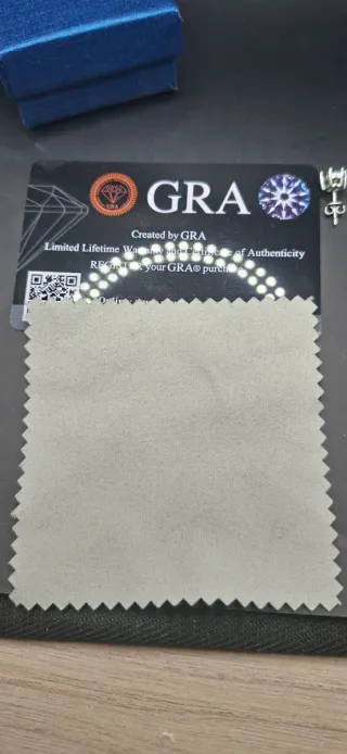 Orecchini donna con punti luce in Moissanite 2ct