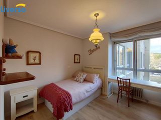 Piso en alquiler en Plaza España - Villa Pilar - Reyes Católicos - Vadillos en Burgos