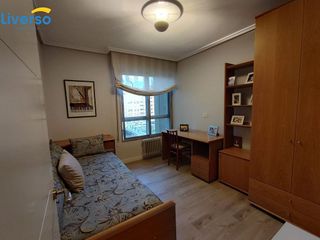 Piso en alquiler en Plaza España - Villa Pilar - Reyes Católicos - Vadillos en Burgos