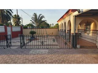 Casa en venta en Carmona