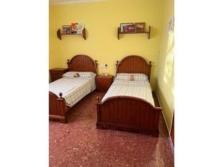 Chalet en venta en Zona Urbanizaciones en Alzira