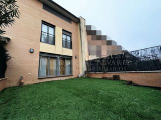 Casa adosada en venta en Parla Este en Parla