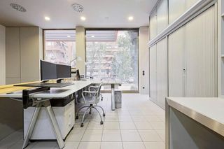 Local comercial en alquiler en Les Tres Torres en Barcelona