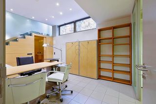 Local comercial en alquiler en Les Tres Torres en Barcelona