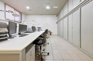 Local comercial en alquiler en Les Tres Torres en Barcelona