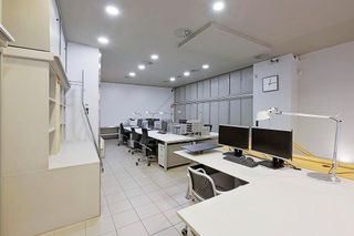 Local comercial en alquiler en Les Tres Torres en Barcelona