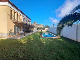 Chalet en venta en La Hacienda - Nueva Andalucía en Dos Hermanas