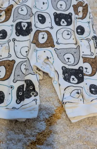 Mono con capucha de bebé (6 meses)