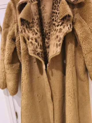 Abrigo largo estampado animal print