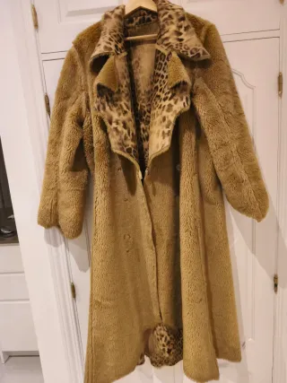 Abrigo largo estampado animal print