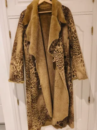 Abrigo largo estampado animal print