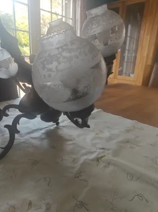 Lámpara de techo antigua de metal y cristal