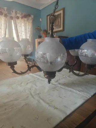 Lámpara de techo antigua de metal y cristal