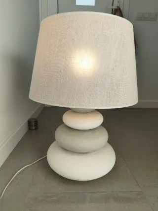 Lámpara de mesa piedra y tela