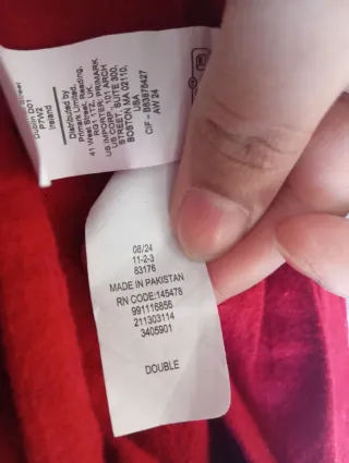 Sábana bajera roja.muy buena calidad  135×200