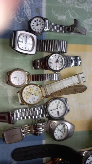8 orologi rotti e 2 funzionanti