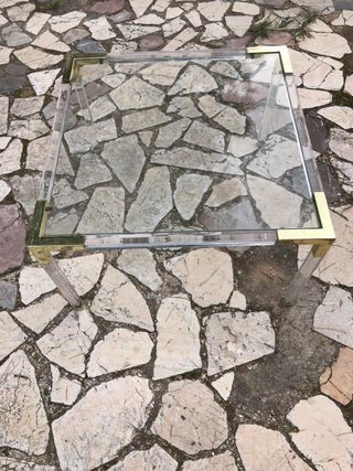 Mesas Acrílico y Cristal con Detalles Dorados