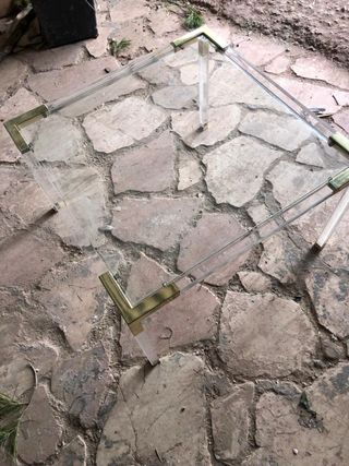 Mesas Acrílico y Cristal con Detalles Dorados