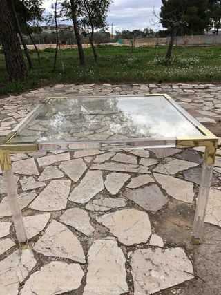 Mesas Acrílico y Cristal con Detalles Dorados