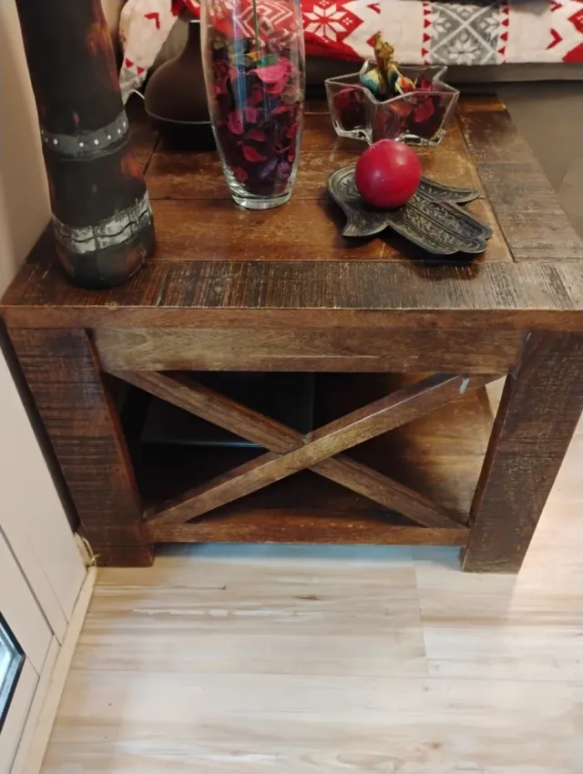 Mesa auxiliar cuadrada de madera