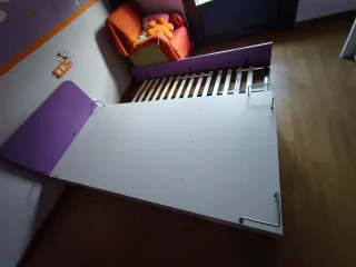 Cama juvenil con 2 colchones.