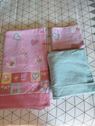 Cama juvenil con 2 colchones.