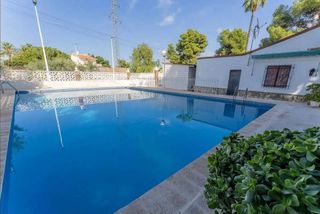 Chalet en venta en Peña de las Águilas en Elche