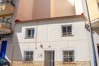 Casa adosada en venta en Zona Pueblo en Guardamar del Segura