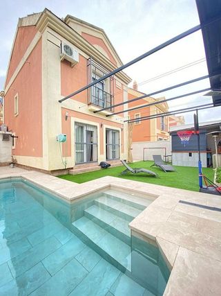 Chalet en venta en Montequinto en Dos Hermanas