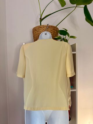 Preciosa blusa vintage amarillo mantequilla T.M