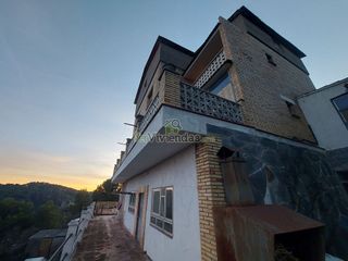Chalet en venta en Olesa de Montserrat